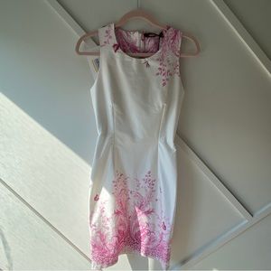 Roberto Cavalli NWT White & Pink Floral Sleeveless Dress  - 40 IT (0)